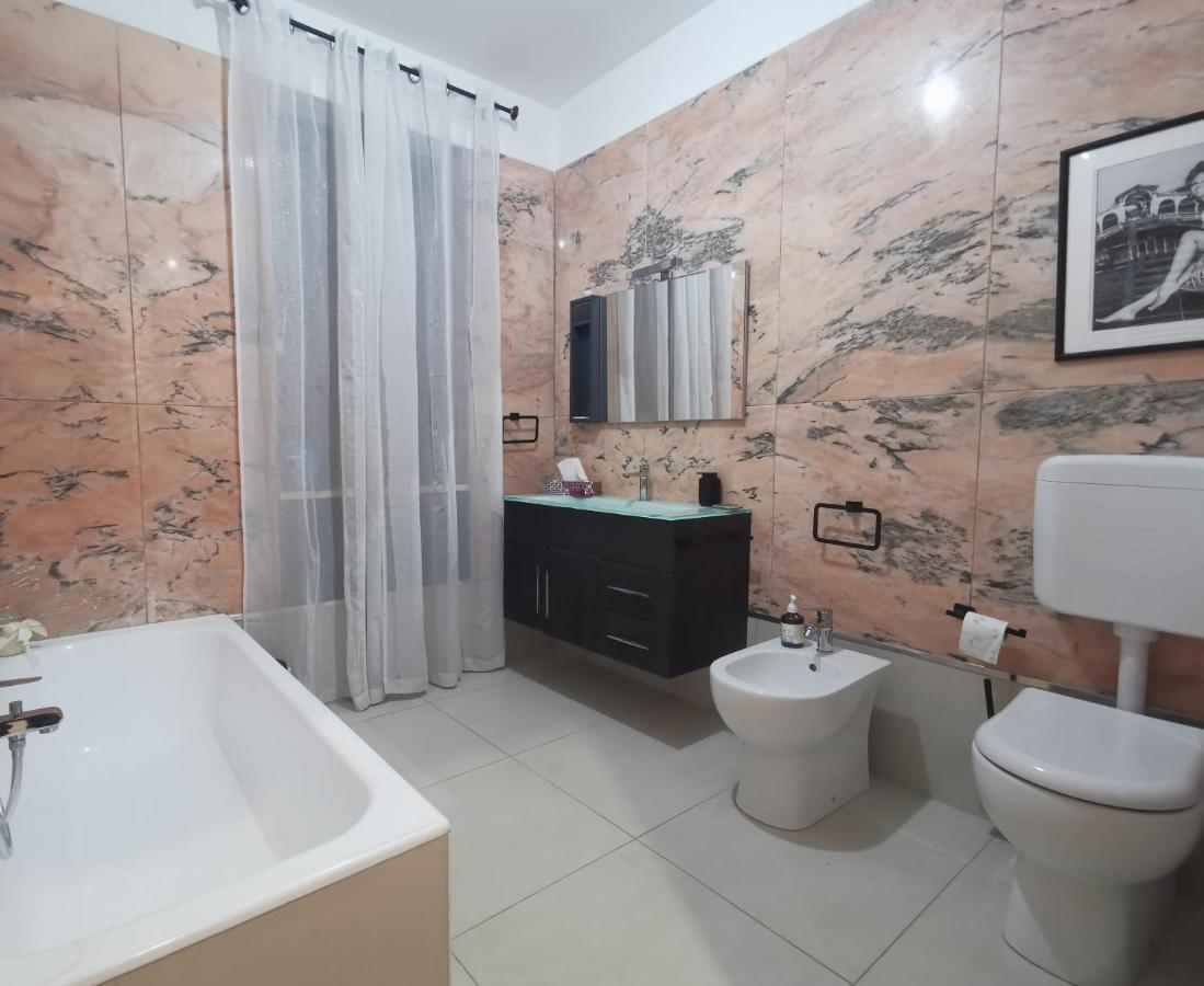The Piedmont Gate Apartment Collegno Luaran gambar